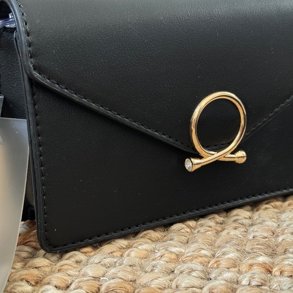 Black and gold vegan leather belt bag - Picture 4 of 8